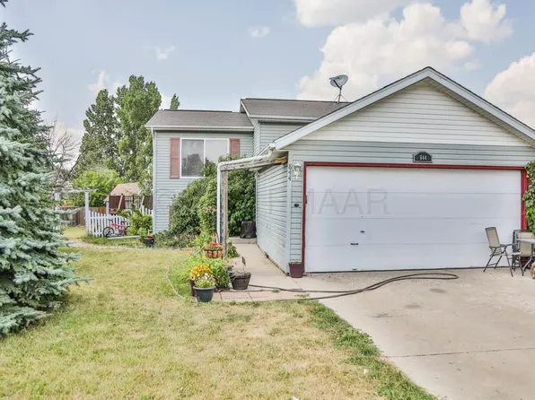 844 Elm Park Pl, West Fargo, ND 58078