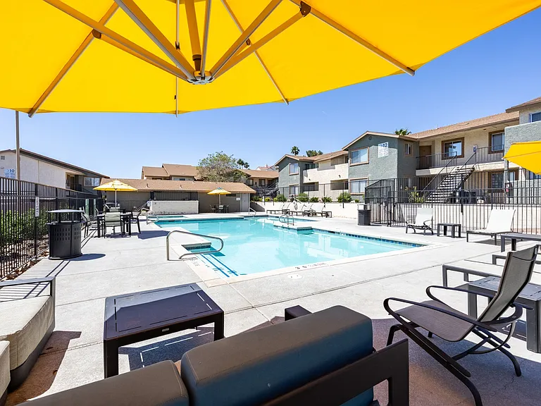 Poolside Lounge at Sunset Winds Apartments in Henderson, NV 89014