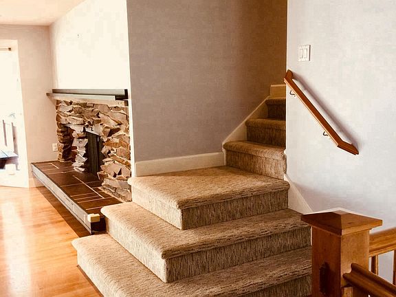 stairs for living room to bedroom