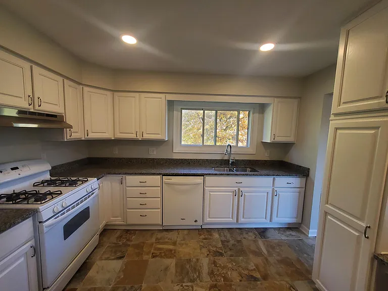 851 W Main St — Photo 3
