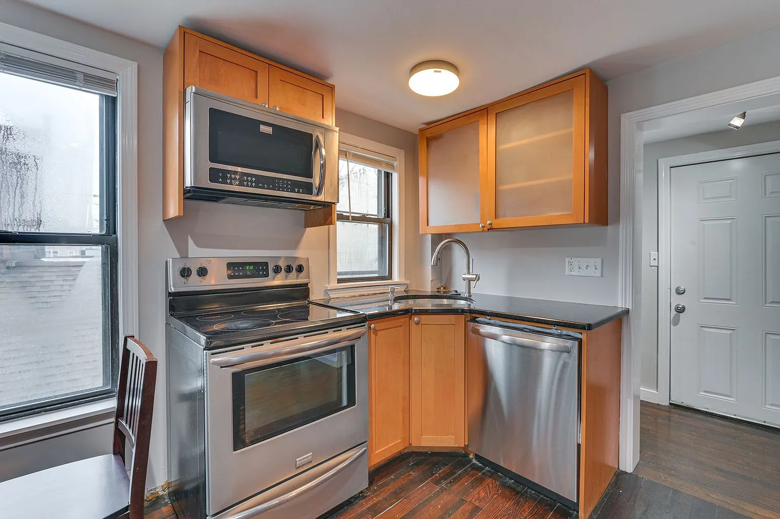 2 bed, 1.0 bath, 990 sqft, $3,774 — Photo 4