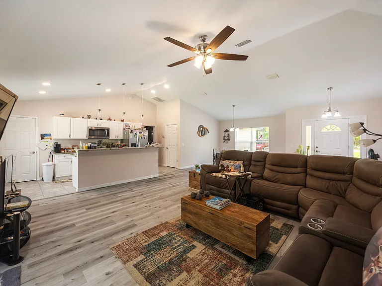 UNFURNISHED LIVING ROOM OPEN FLOOR PLAN