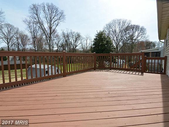 Raised Grilling and Entertaining Deck