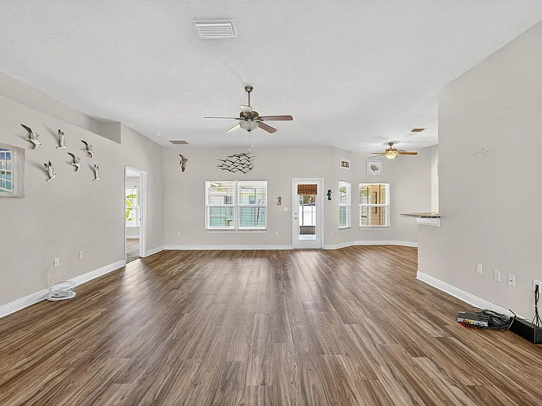 5547 NW Cordrey St — Photo 9