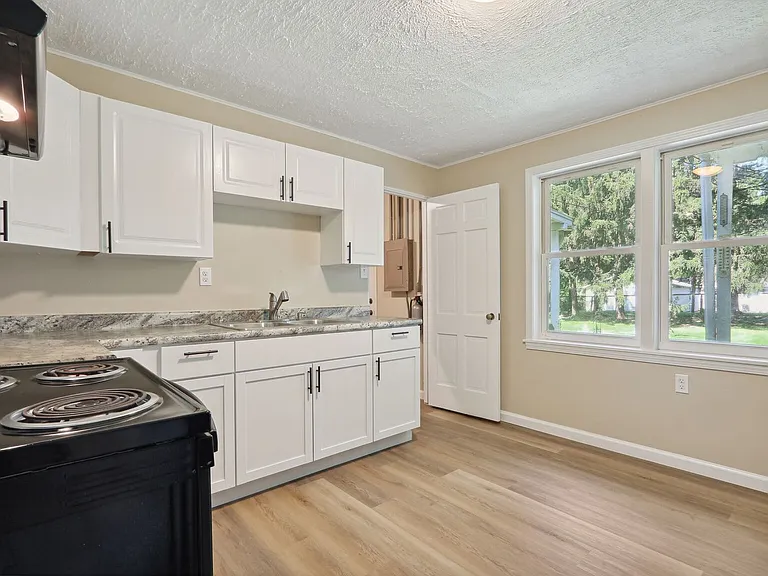 1614 W Union St — Photo 11