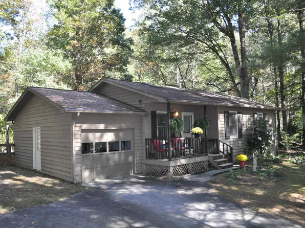 203 Cinnamon Way, Flat Rock, NC 28731