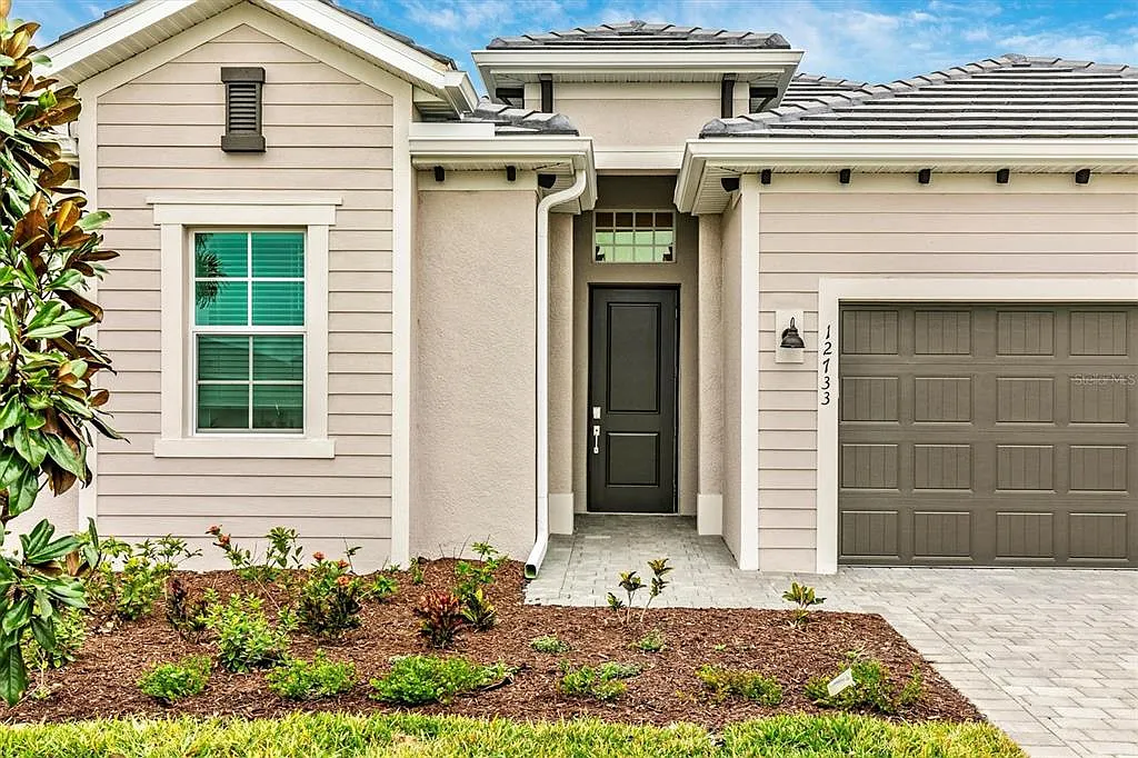 3 bed, 3.0 bath, 2247 sqft, $5,000 — Photo 2
