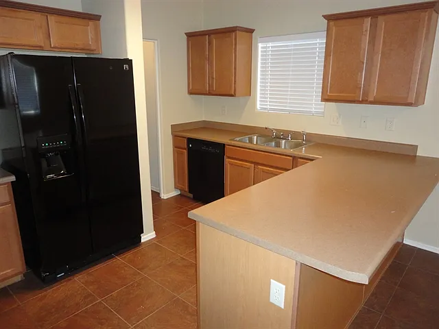 4 bed, 2.5 bath, 2179 sqft, $2,165 — Photo 3