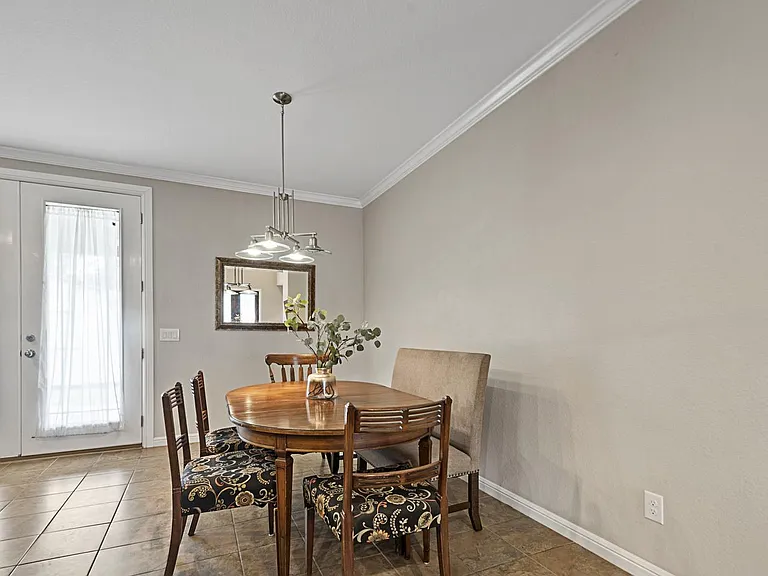 1114 Ruea St — Photo 17