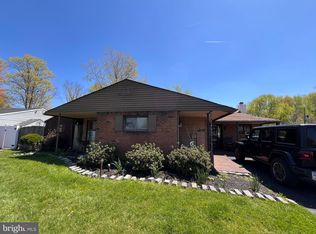 60 Yellowood Dr, Levittown, PA