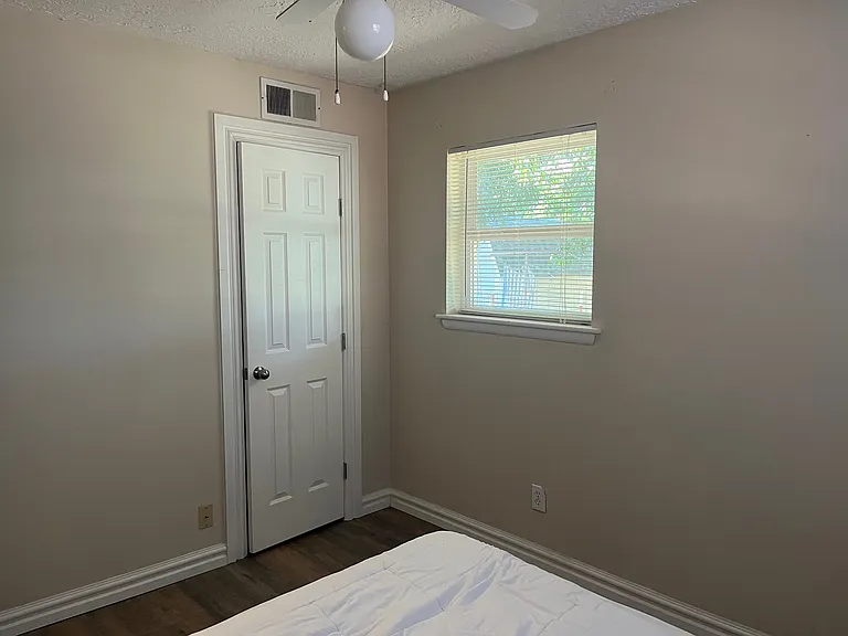1331 W Hayes St — Photo 15