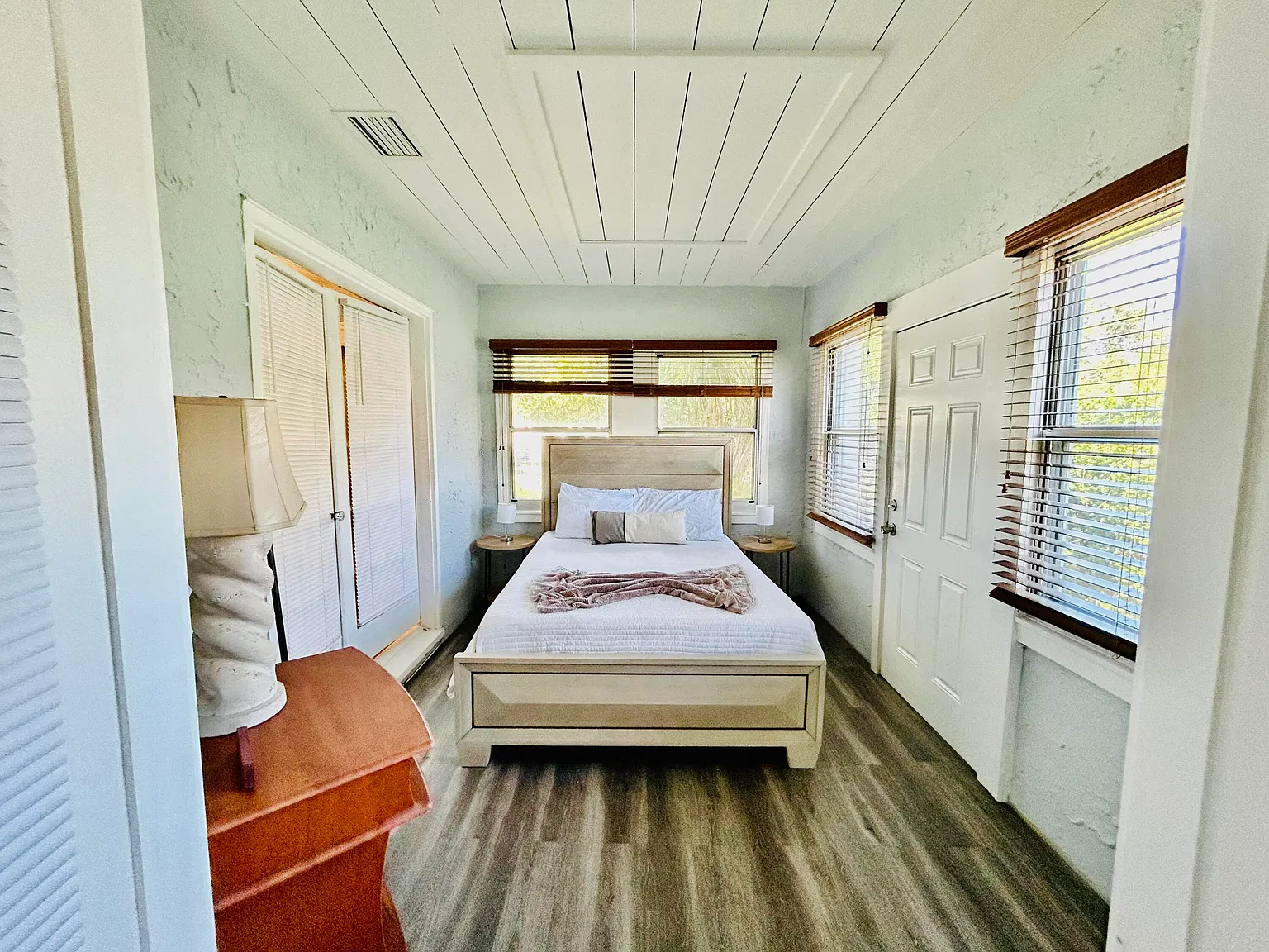 520 Hampton Rd — Photo 3