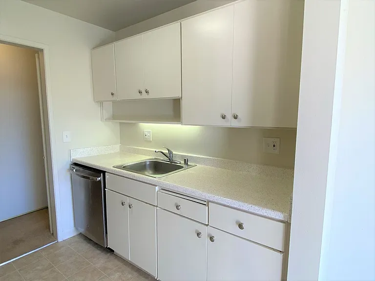 4 Commodore Dr #439 — Photo 9