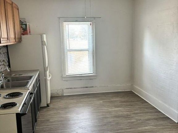 5th image of 1901 10th Ave