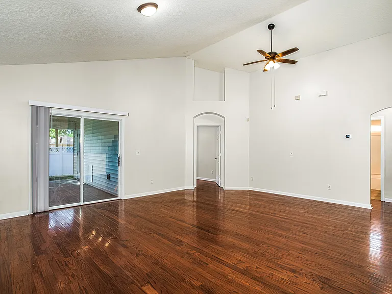 11046 Campus Heights Ln — Photo 16