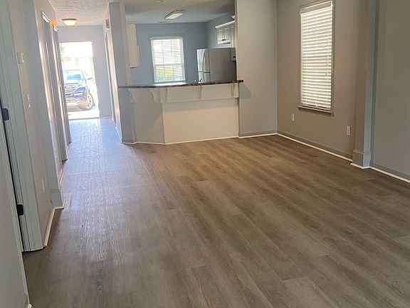 4th image of 222 Sunview Dr