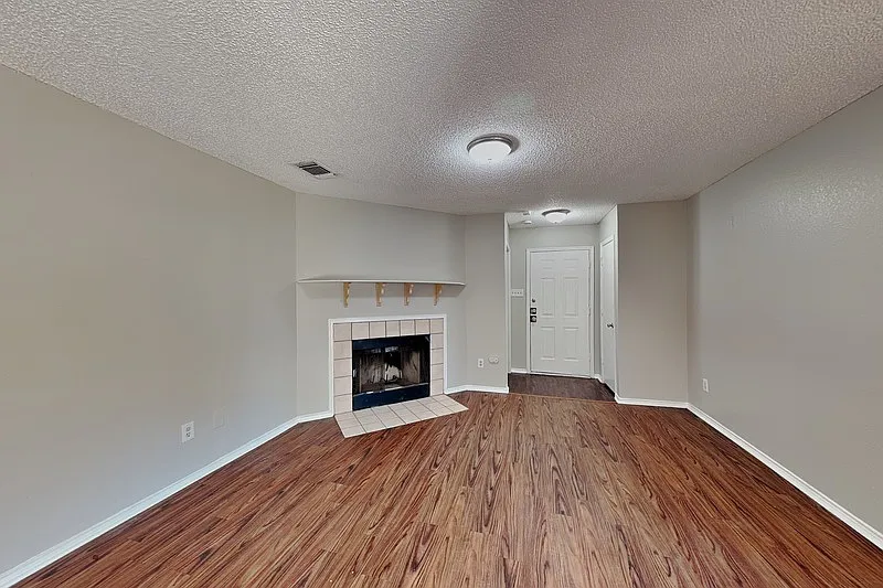 3 bed, 2.0 bath, 1100 sqft, $1,650 — Photo 4