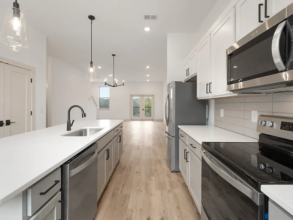 7341 Charlotte Pike #114