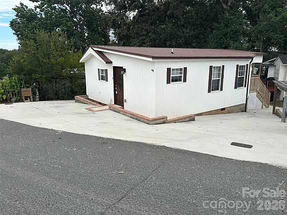 3rd image of 106 Deerfield Ln