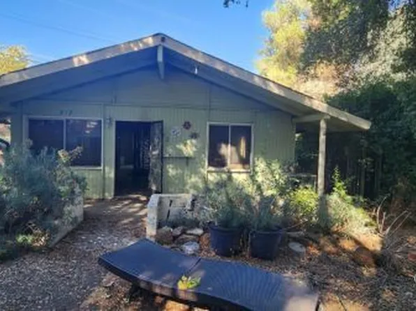 212 Woodland Dr, Wofford Heights, CA 93285