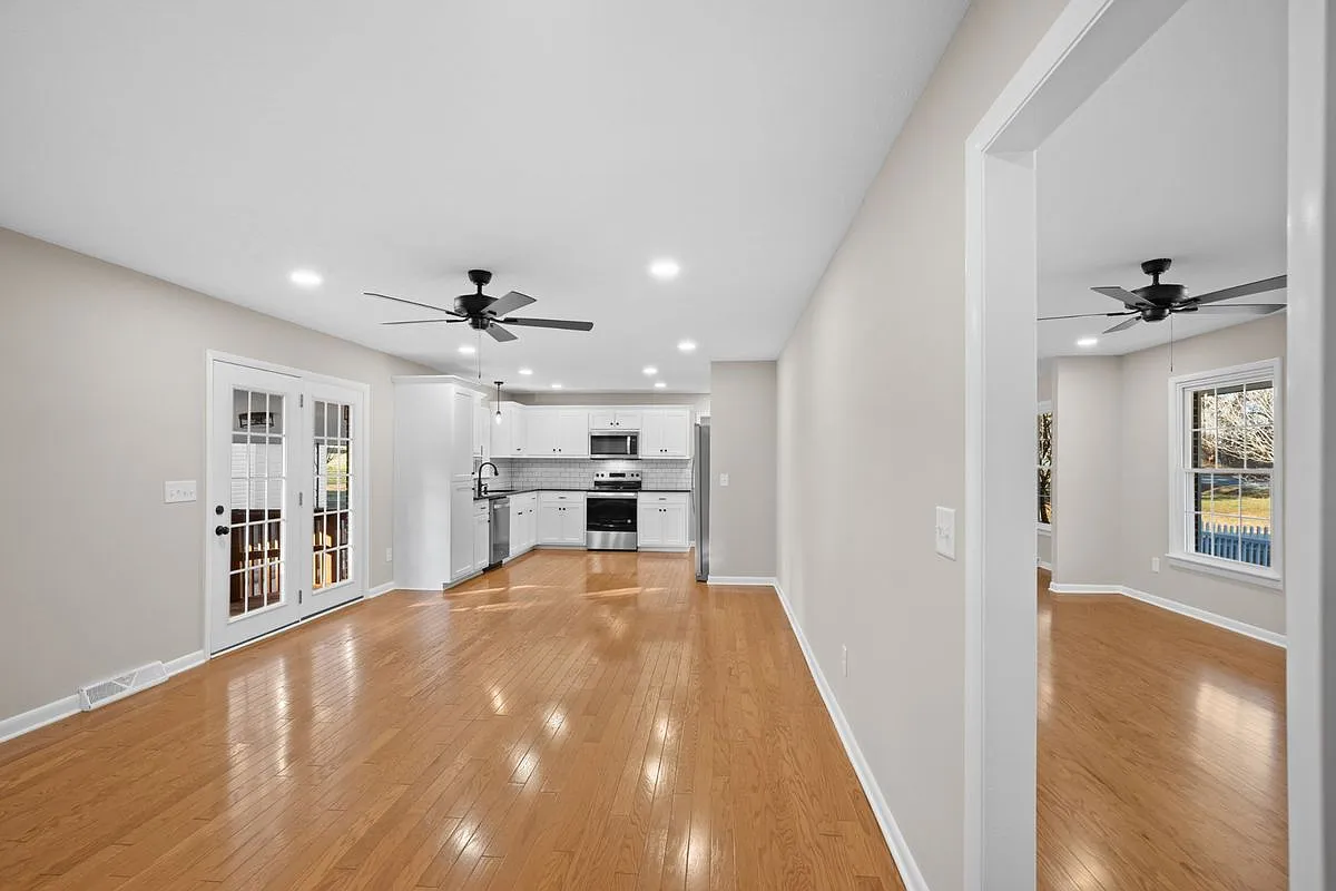 3 bed, 2.0 bath, 1846 sqft, $2,500 — Photo 4