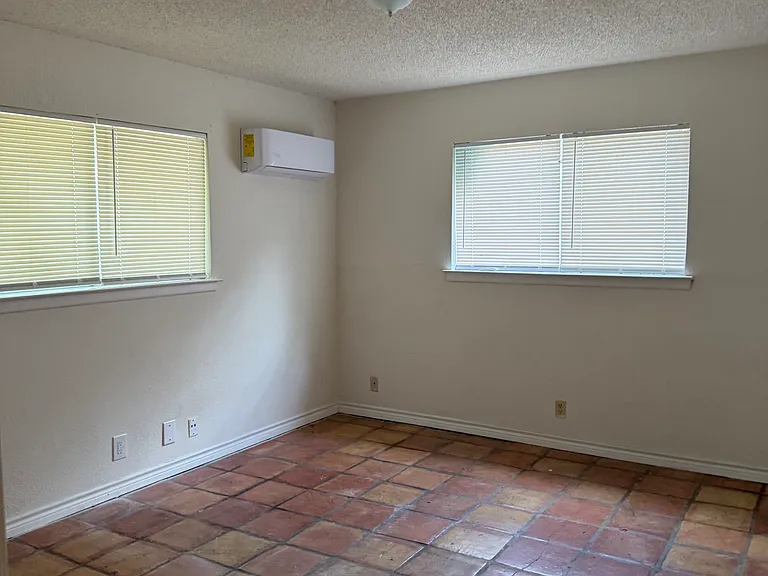 5927 Forest Knoll St — Photo 33