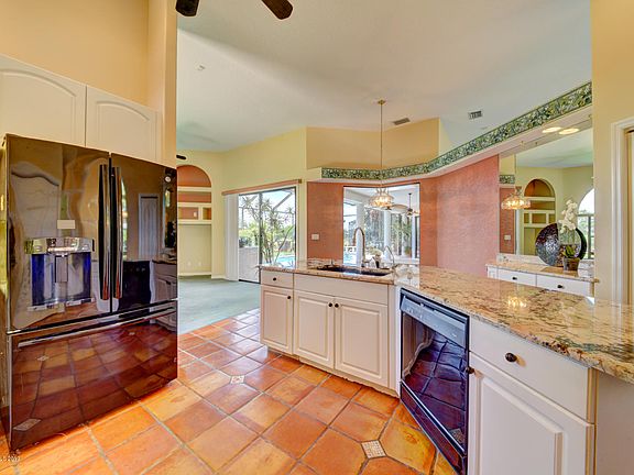 2nd image of 662 Deerhurst Dr