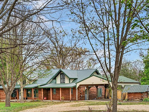 2nd image of 1520 Emerald Road