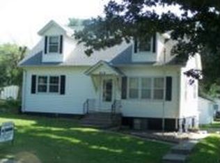 614 Oak St, Louisville, NE 68037
