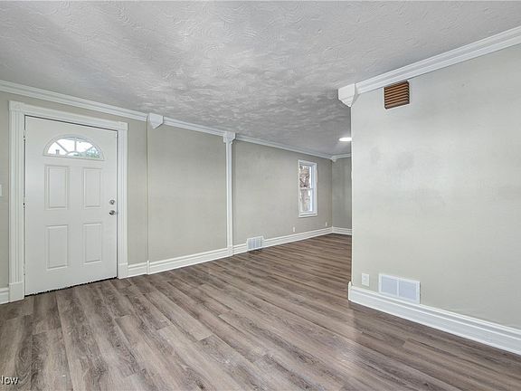 5th image of 114 Laura Ct