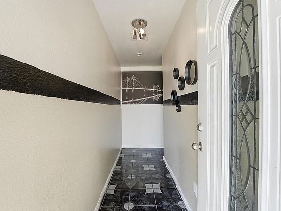 4th image of 527 Solomon Ln
