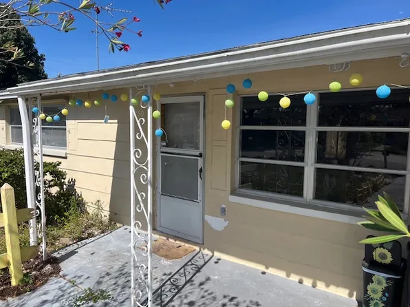 1250 Landau St, Holiday, FL 34690