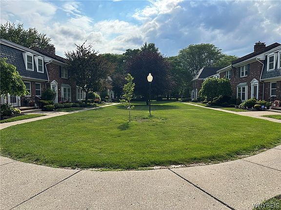 2nd image of 25 Oakbrook Dr APT C