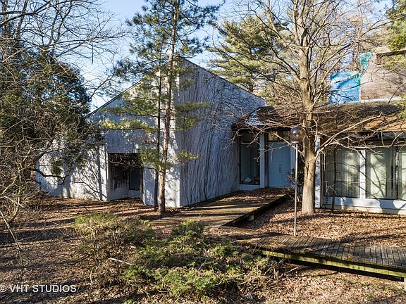 3rd image of 7S560 Donwood Dr W