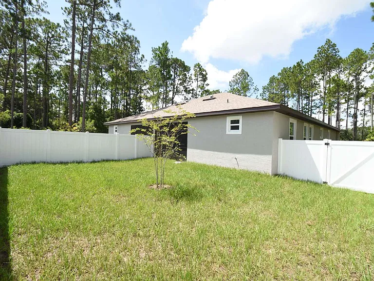 17 Ryapple Ln #A — Photo 2