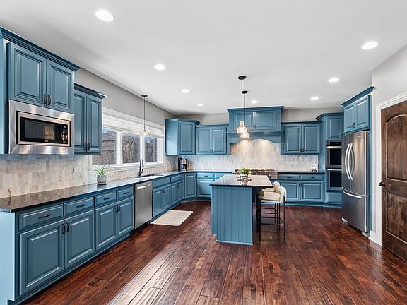 3rd image of 10835 Scarlet Dr