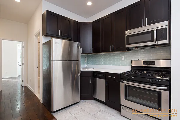 Rented by aptsandlofts.com | media 5