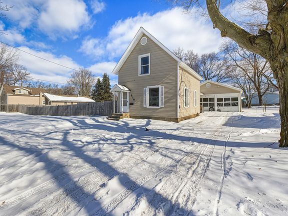 2nd image of 516 S Front St