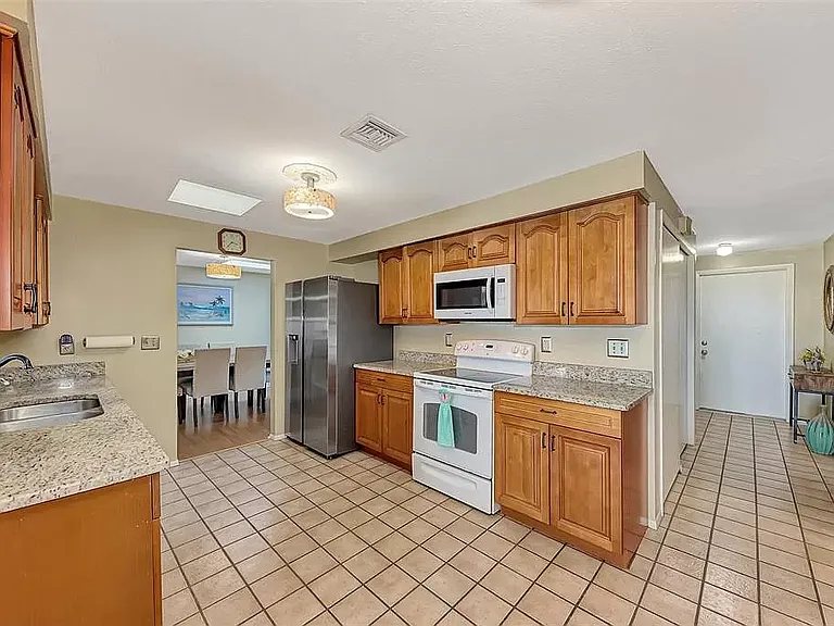1329 Nantucket Rd — Photo 15