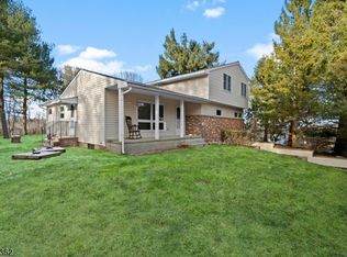 109 Rolling Acres Dr, Hampton, NJ 07860