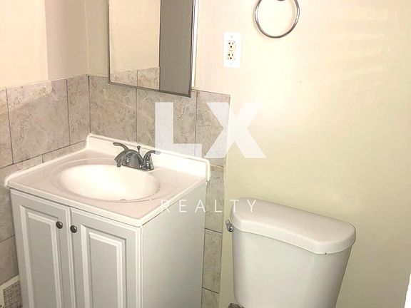 4th image of 4900 Louise St APT 1W