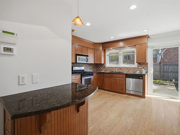 5th image of 1155 Dickinson St
