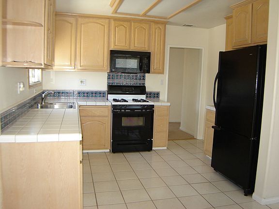 4th image of 20900 La Salle Ave