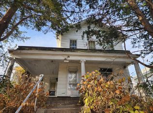 1211 E 2nd St, Muscatine, IA 52761