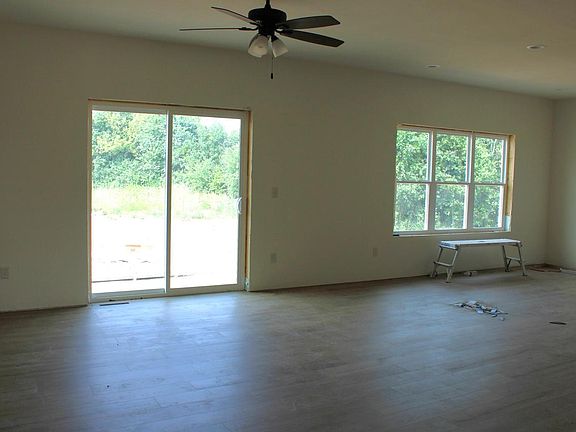 4th image of 938 Drumlin DRIVE