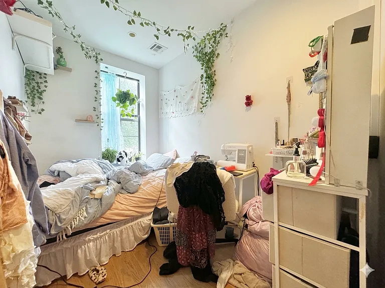 871 Hart St #4R — Photo 5