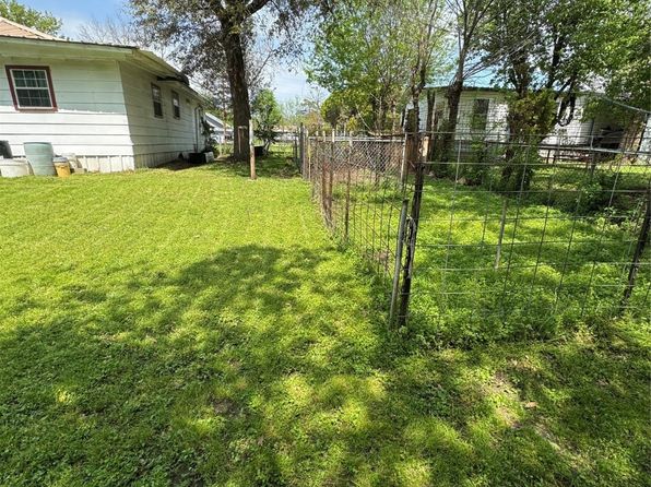 712 E Liberty St, Mexia, TX 76667