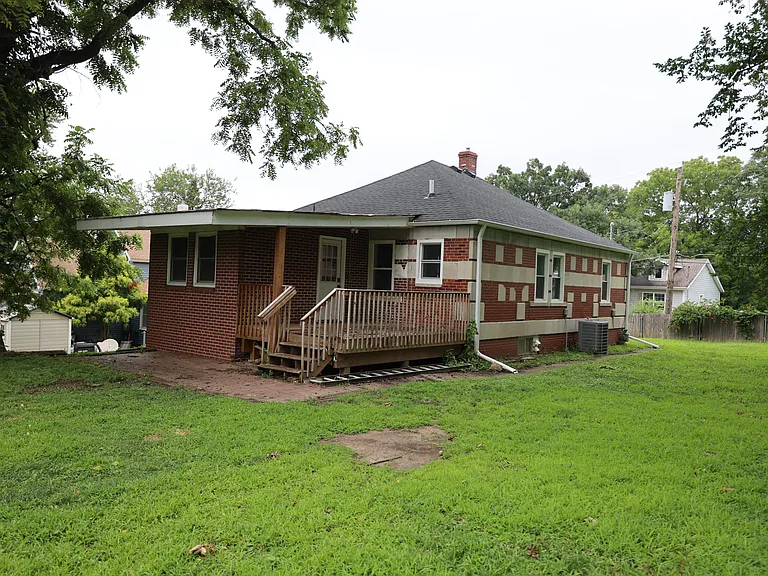 1962 Francis Ave — Photo 19