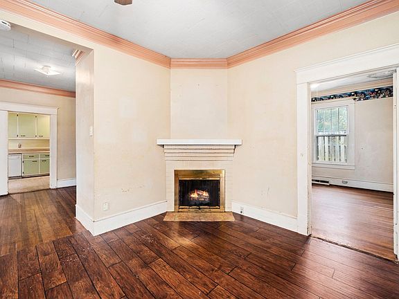 2nd image of 100 E Rockway St