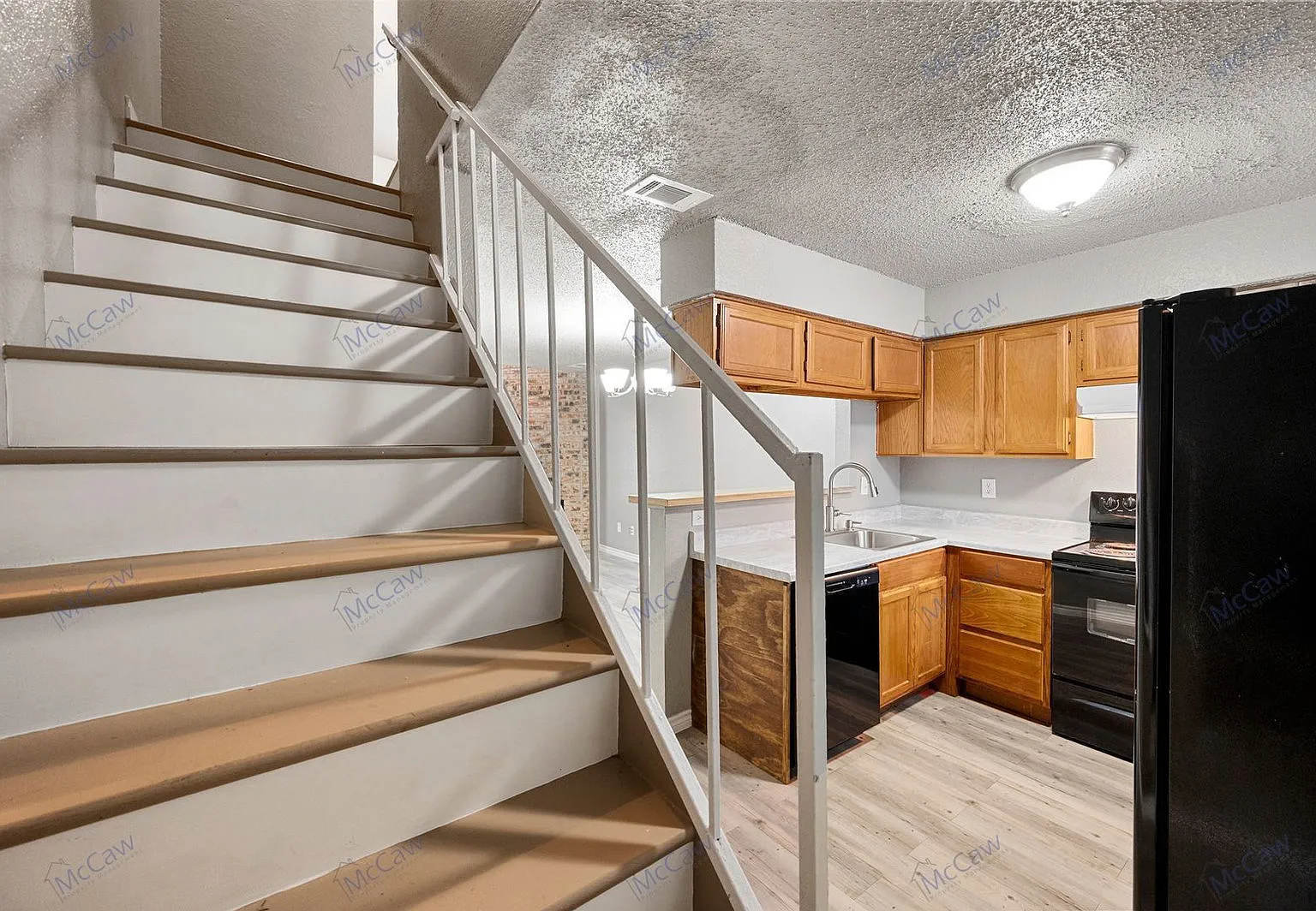 1 bed, 1.5 bath, 870 sqft, $1,100 — Photo 4